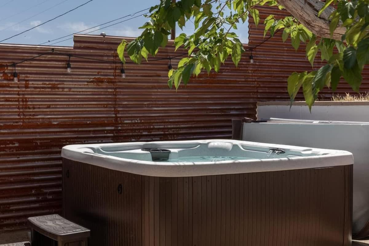 Joshua Tree - Le Tout Petit W Hot Tub Buitenkant foto