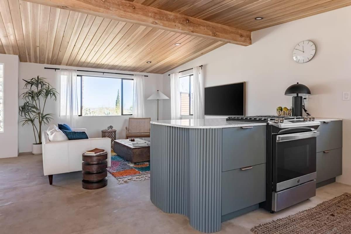 Joshua Tree - Le Tout Petit W Hot Tub Buitenkant foto