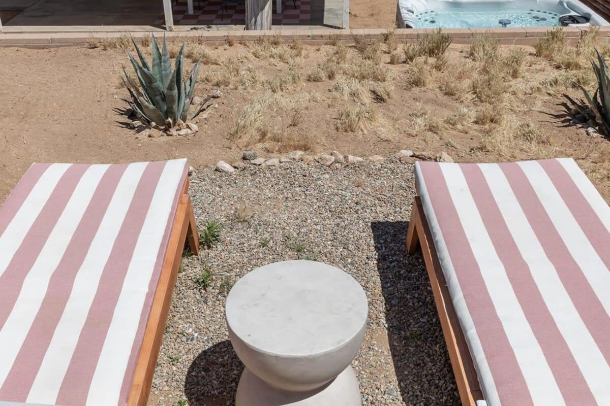 Joshua Tree - Le Tout Petit W Hot Tub Buitenkant foto