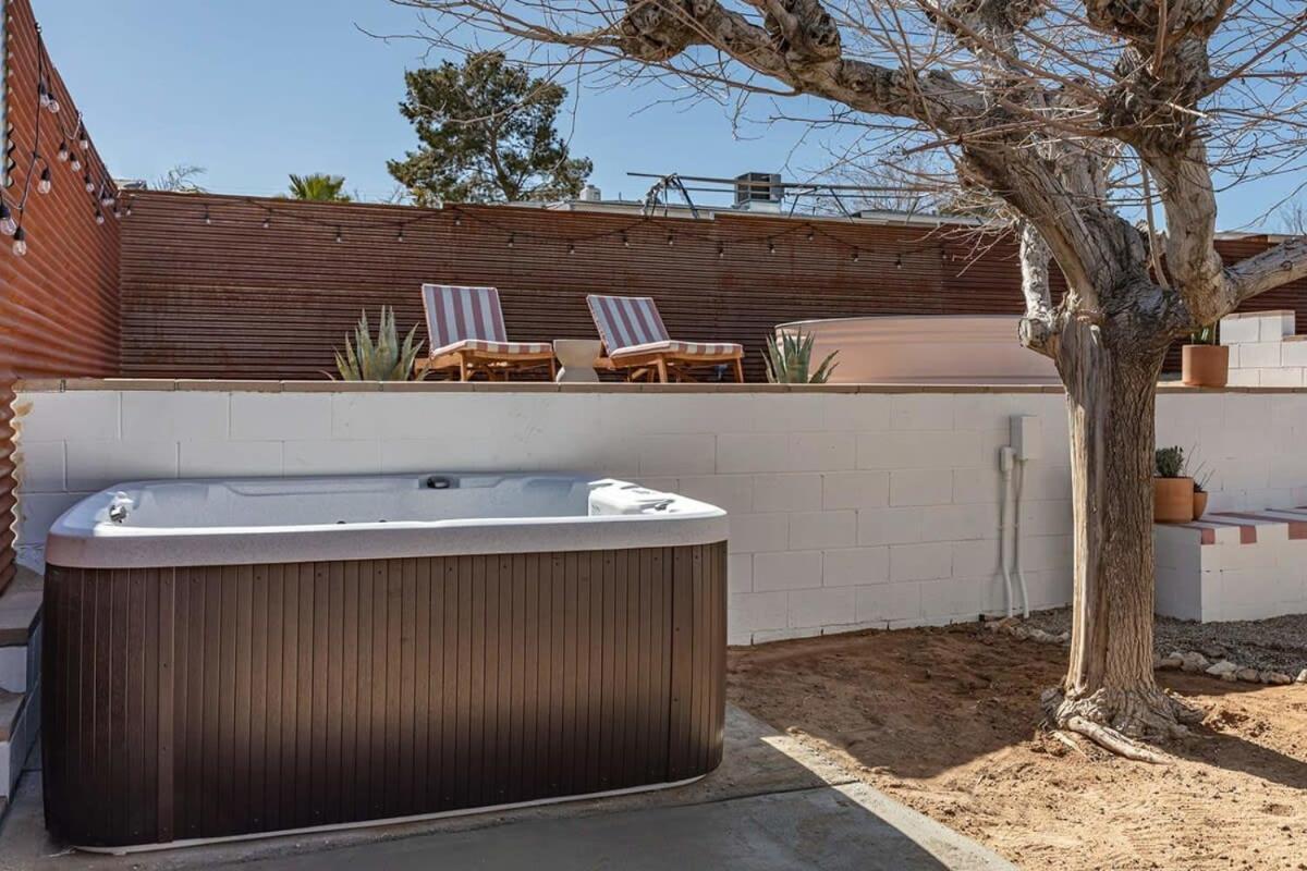 Joshua Tree - Le Tout Petit W Hot Tub Buitenkant foto